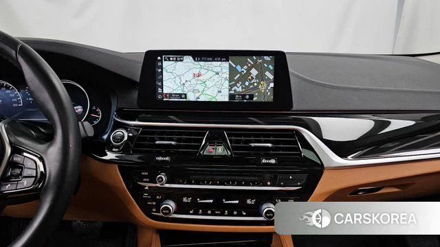 BMW 5 Series (G30) 2018 Белый из Кореи, фото 5