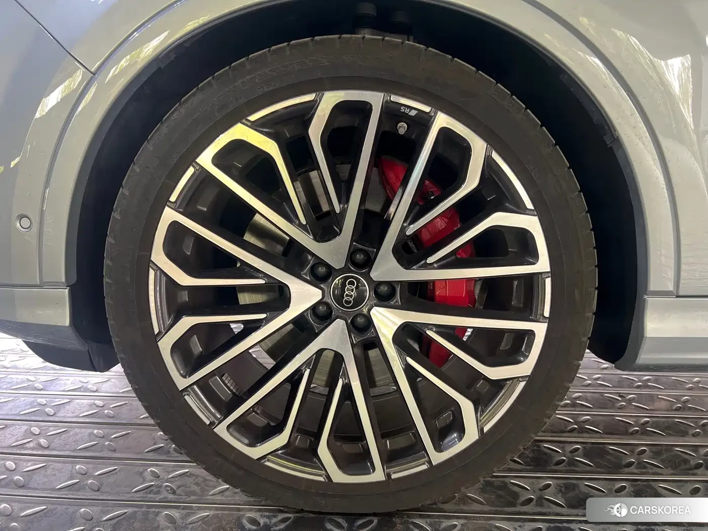 Audi SQ7 2024 Silver/gray из Китая, фото 5