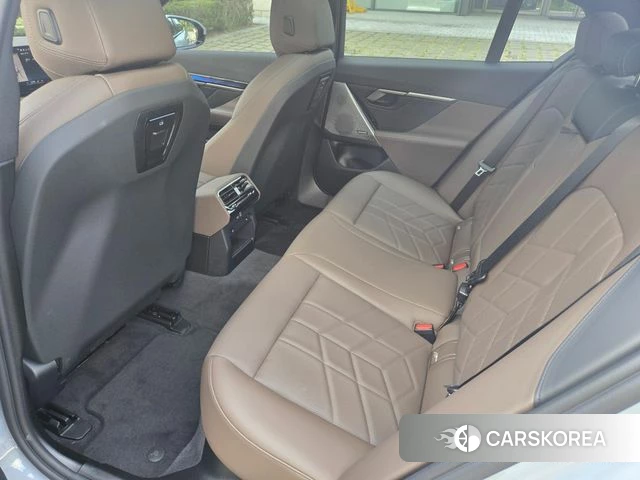 BMW 5 Series (G60) 2025 Серебристо-серый из Кореи, фото 5