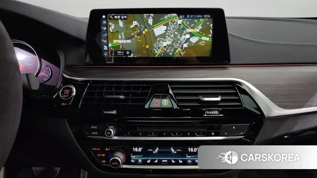 BMW 5 Series (G30) 2018 Белый из Кореи, фото 5