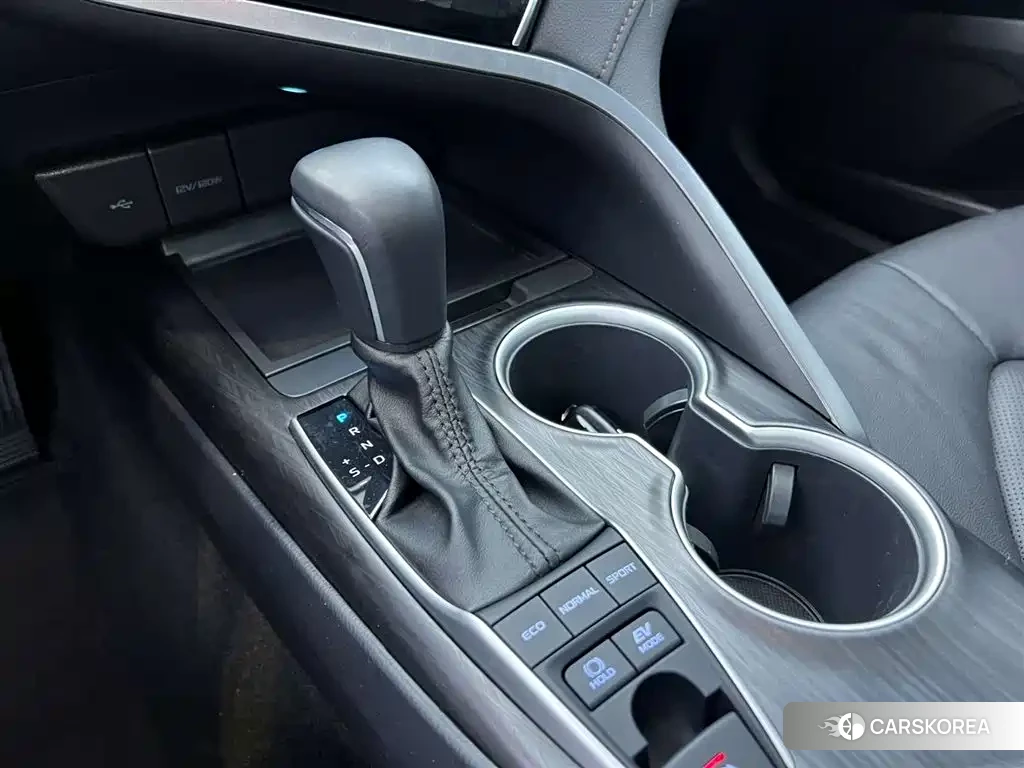 Toyota Camry 2023 Белый из Китая, фото 5