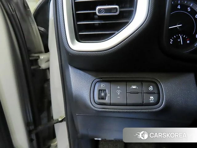 Hyundai Venue 2021 Серебристо-серый из Кореи, фото 5