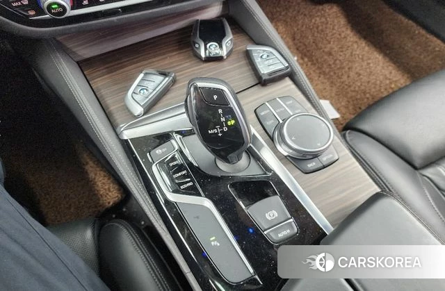 BMW 5 Series (G30) 2018 Белый из Кореи, фото 5