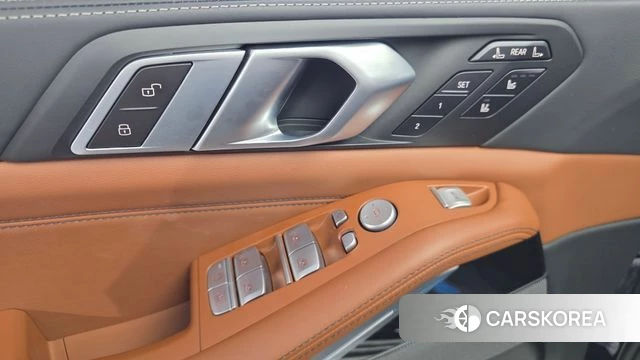BMW X7 (G07) 2024 Черный из Кореи, фото 5