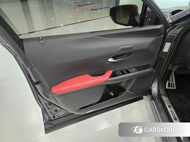 Lexus UX300h 2025 Серый из Кореи, фото 5