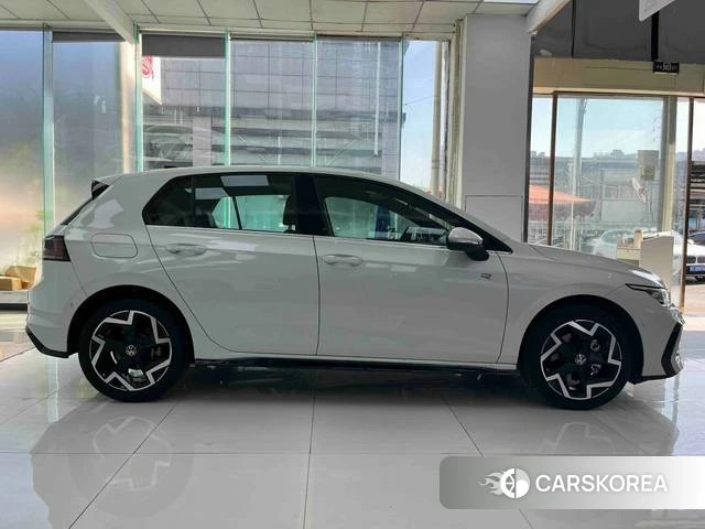 Volkswagen Golf 2025 Белый из Китая, фото 5