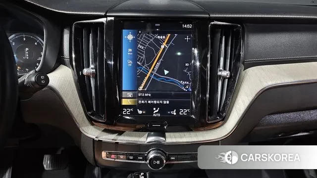 Volvo XC60 second Generation 2019 Белый из Кореи, фото 5