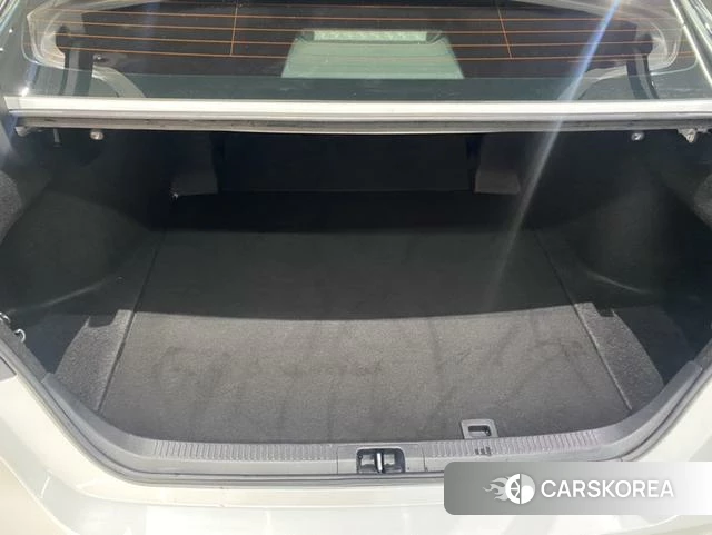 Toyota Camry 2021 Белый из Китая, фото 5