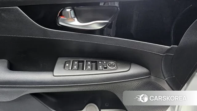 Kia The New K3 2nd generation 2023 Белый из Кореи, фото 5