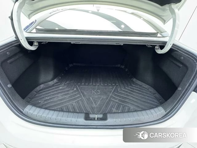 Kia K3 2022 Белый из Китая, фото 5