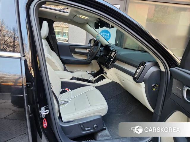 Volvo XC40 2024 Черный из Кореи, фото 5