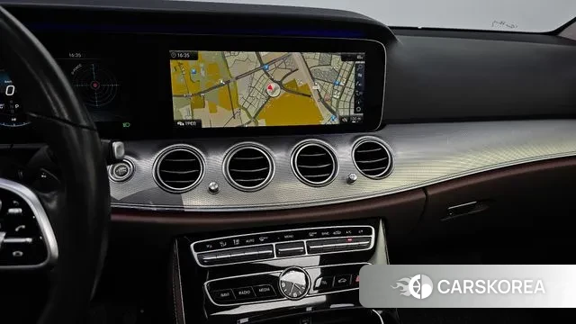 Mercedes-Benz E-Class W213 2018 Белый из Кореи, фото 5