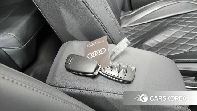 Audi Q3 (F3) 2023 Белый из Кореи, фото 5