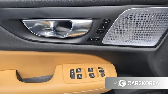 Volvo S60 3rd generation 2023 Белый из Кореи, фото 5