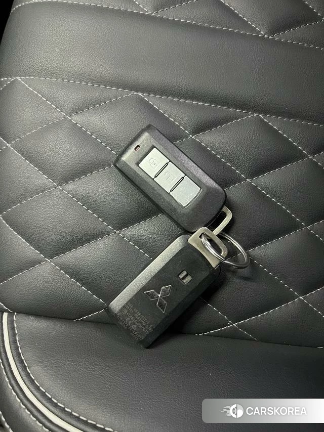 Mitsubishi  Outlander 2021 Белый из Китая, фото 5