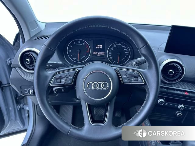Audi Q2L 2024 Темно-серый из Китая, фото 5