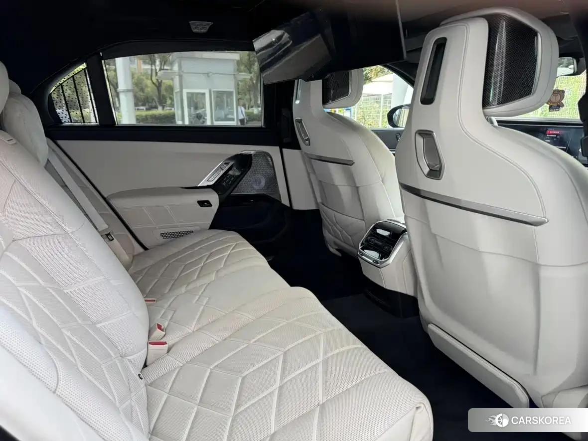 BMW i7 M70L 2025 Черный из Китая, фото 5