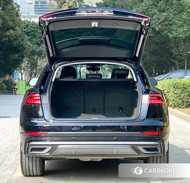 Audi Q8 2021 Черный из Китая, фото 5