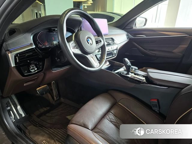 BMW 5 Series (G30) 2021 Серебристо-серый из Кореи, фото 5