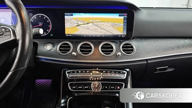 Mercedes-Benz E-Class W213 2018 Белый из Кореи, фото 5