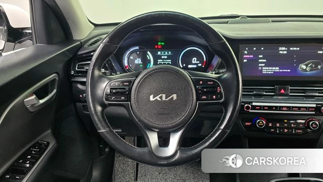 Kia Niro Plus 2022 Белый из Кореи, фото 5