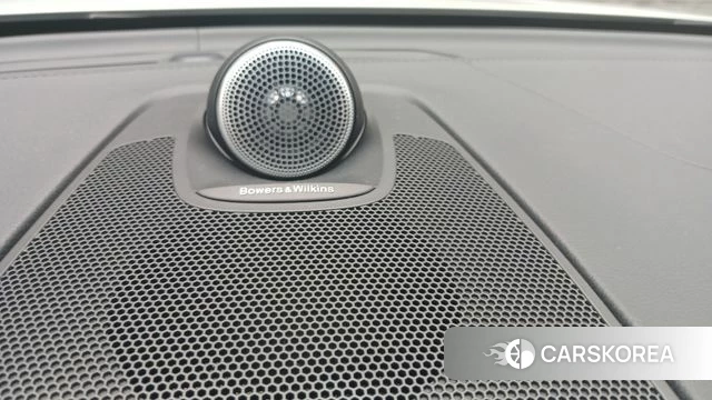 Volvo XC60 second Generation 2023 Жемчужный цвет из Кореи, фото 5