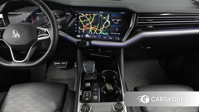Volkswagen Touareg 3rd generation 2021 Белый из Кореи, фото 5