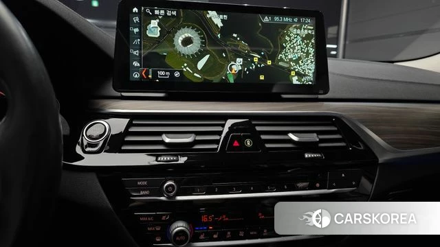 BMW 5 Series (G30) 2018 Белый из Кореи, фото 5