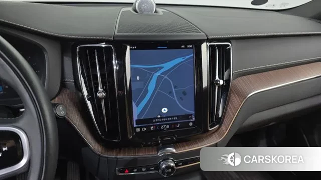 Volvo XC60 second Generation 2022 Белый из Кореи, фото 5