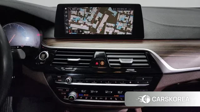 BMW 5 Series (G30) 2019 Серый из Кореи, фото 5