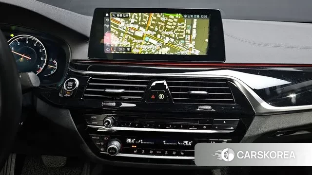 BMW 5 Series (G30) 2018 Белый из Кореи, фото 5