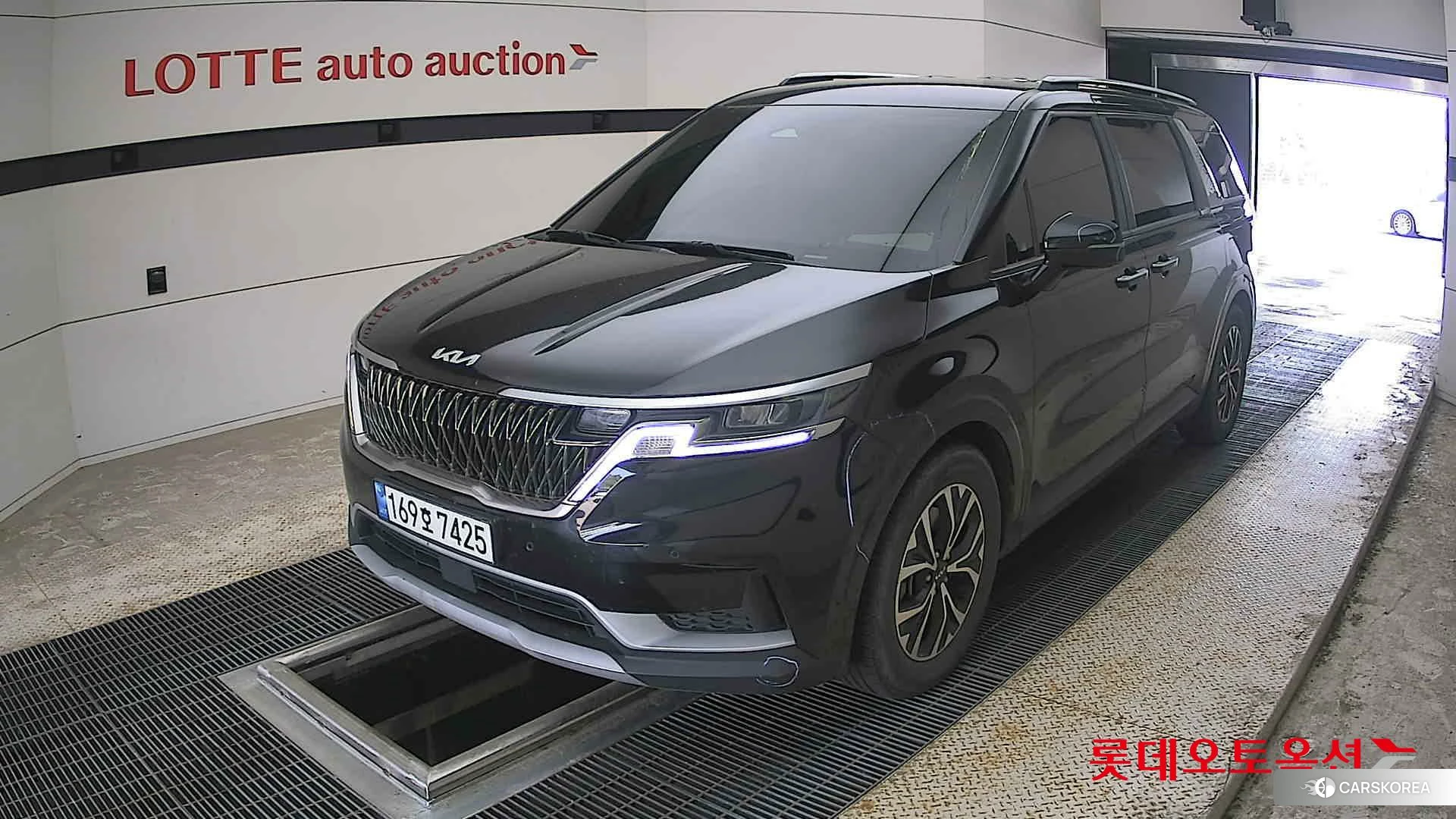Kia Carnival 2023 Aurora Black Pearl из Кореи, фото 5