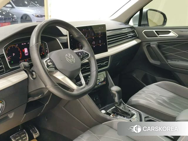Volkswagen Tiguan L 2022 Серебристо-серый из Китая, фото 5