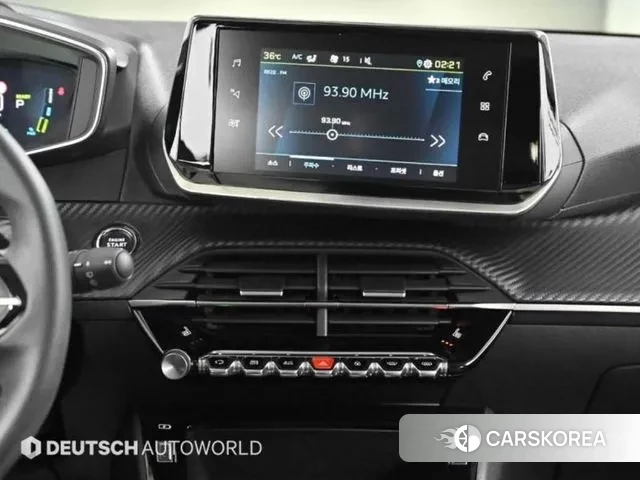 Peugeot e-208 second Generation 2022 Белый из Кореи, фото 5