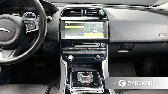 Jaguar XE 2018 Черный из Кореи, фото 5