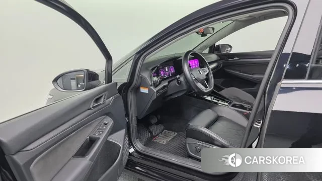 Volkswagen Golf 8th Generation 2022 Черный из Кореи, фото 5