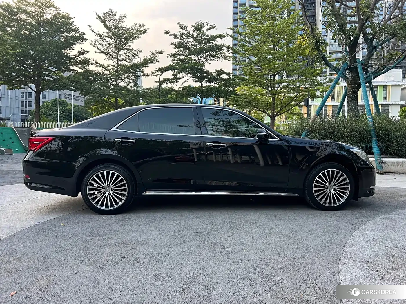 Toyota Crown 2018 Черный из Китая, фото 5