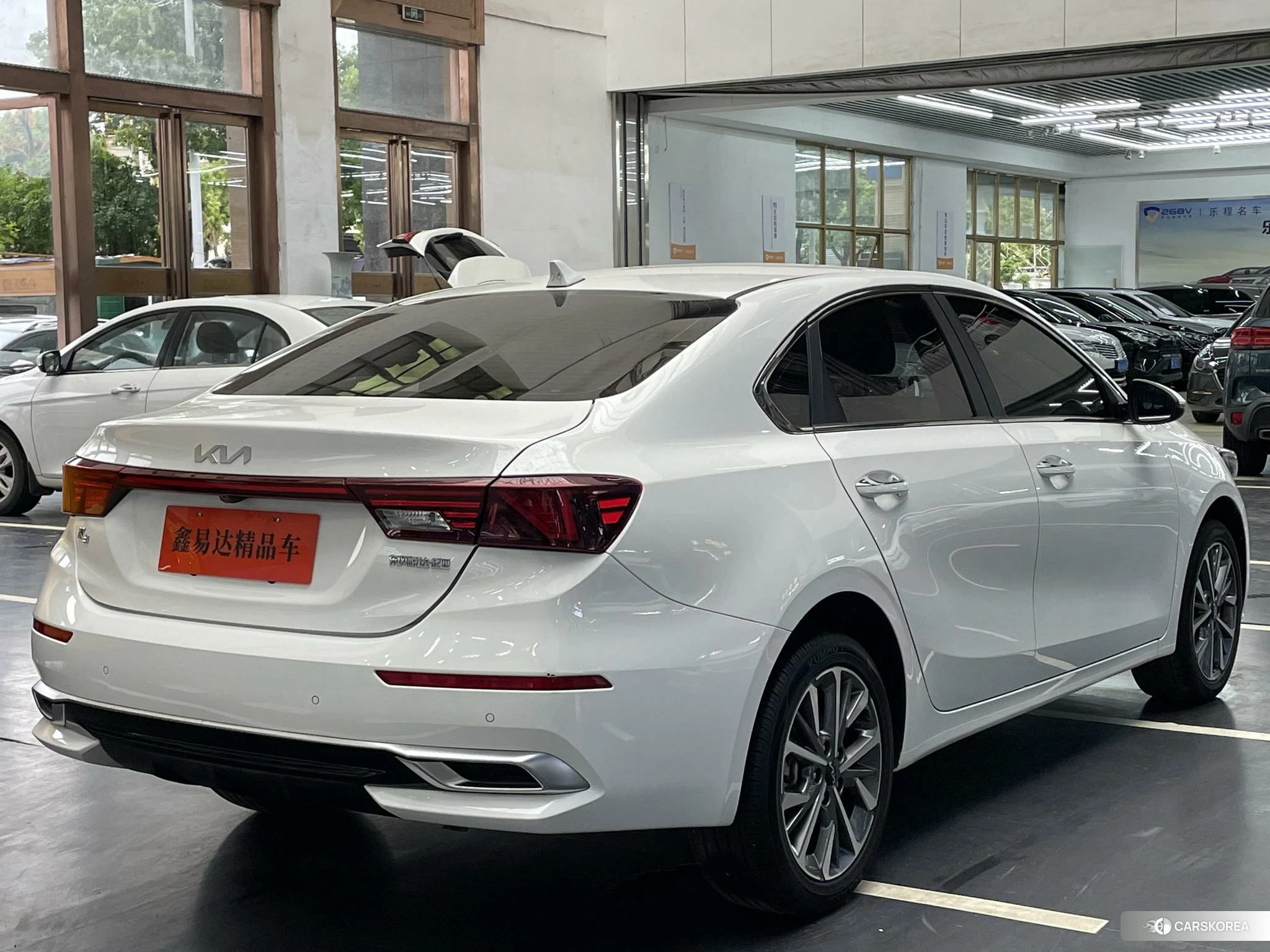 Kia K3 2021 Белый из Китая, фото 5
