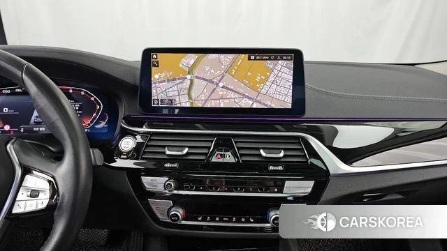 BMW 5 Series (G30) 2022 Песочный из Кореи, фото 5