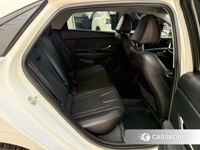 Hyundai Elantra 2023 Белый из Китая, фото 5