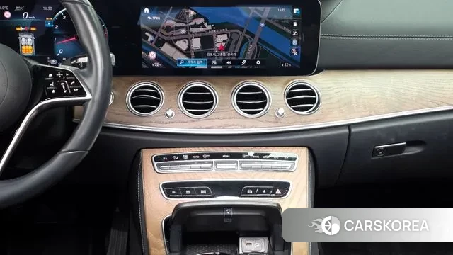 Mercedes-Benz E-Class W213 2022 Белый из Кореи, фото 5