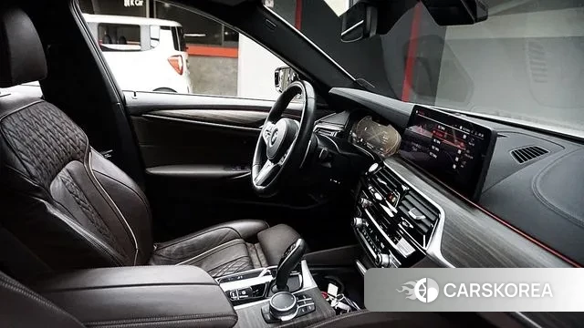 BMW 5 Series (G30) 2021 Белый из Кореи, фото 5