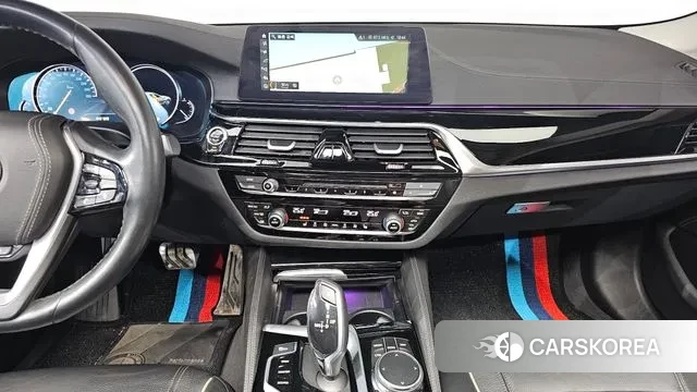 BMW 5 Series (G30) 2018 Белый из Кореи, фото 5