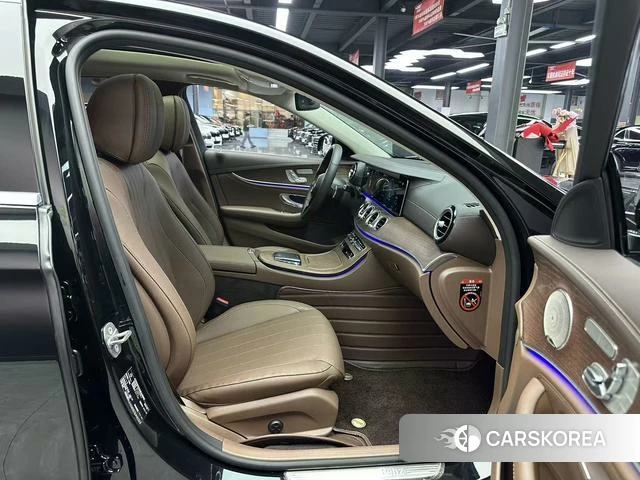 Mercedes-Benz E-class 2022 Черный из Китая, фото 5
