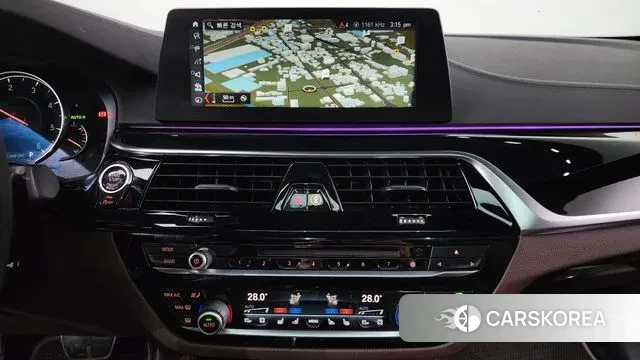 BMW 5 Series (G30) 2018 Белый из Кореи, фото 5