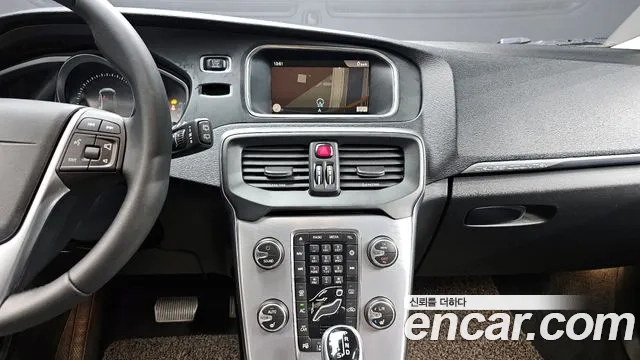 Volvo V40 Cross-Country 2019 Белый из Кореи, фото 5