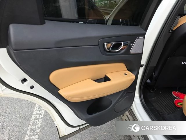 Volvo XC60 second Generation 2022 Белый из Кореи, фото 5