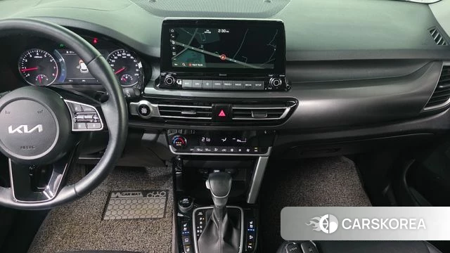 Kia Seltos 2022 Белый из Кореи, фото 5