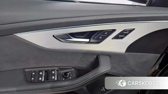 Audi Q8 (4M) 2023 Черный из Кореи, фото 5