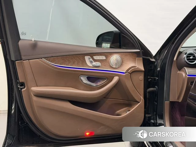 Mercedes-Benz E-class 2023 Черный из Китая, фото 5